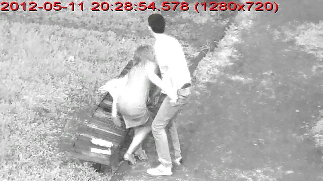 Visoka definicija :  Freksibilnu brinetu brutalno jebe grubi tip Seksi pornić 